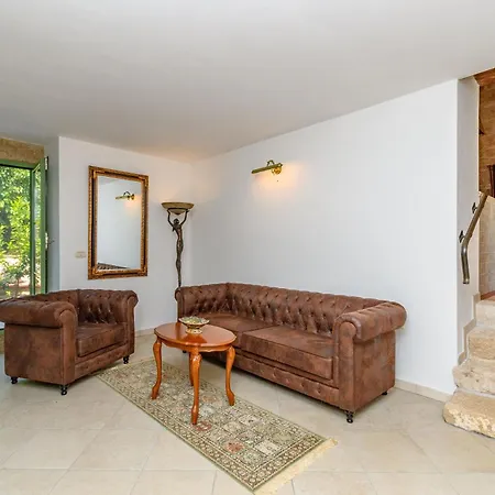 House Barba Frane بيت للعطل *