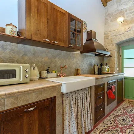 بيت للعطل House Barba Frane Vižinada
