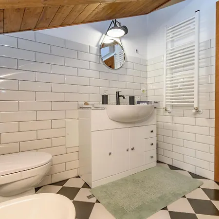 بيت للعطل House Barba Frane
