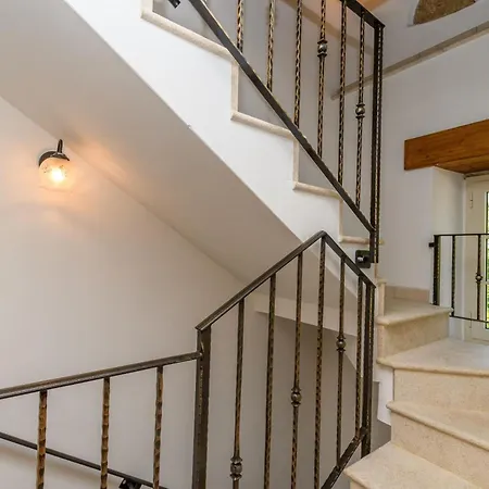 House Barba Frane